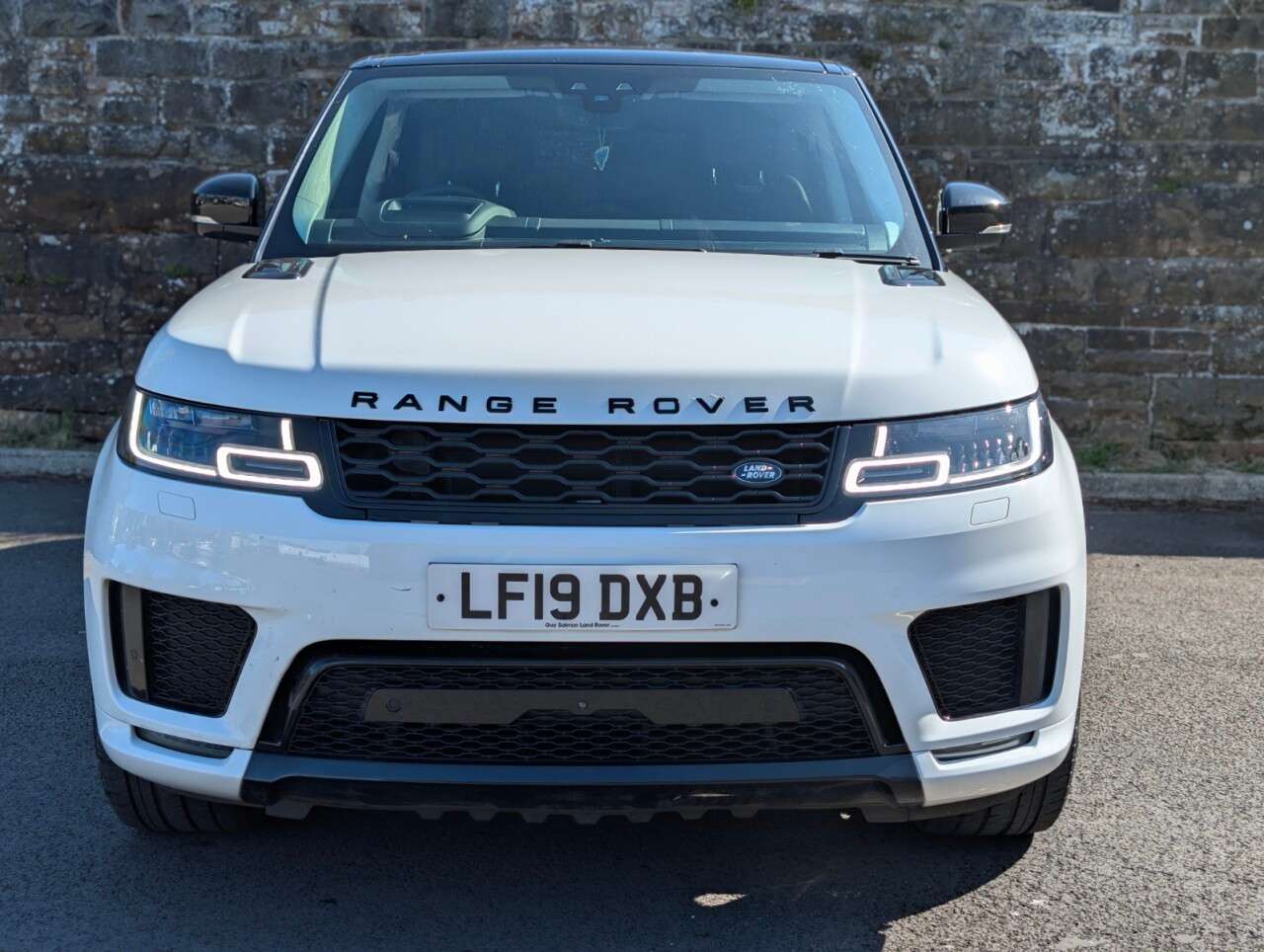 A 2019 LAND ROVER RANGE ROVER SPORT 3.0 SD V6 HSE SUV 5dr Diesel Auto 4WD Euro 6 (s/s) (306 ps) A 2019 LAND ROVER RANGE ROVER SPORT 3.0 SD V6 HSE SUV 5dr Diesel Auto 4WD Euro 6 (s/s) (306 ps)