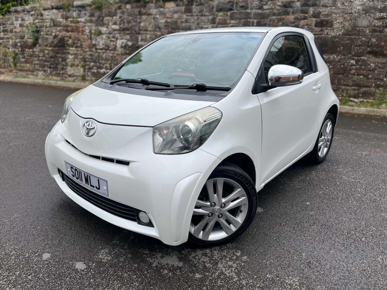 A 2011 TOYOTA IQ 1.33 Dual VVT-i 3 Hatchback 3dr Petrol Manual Euro 5 (s/s) (98 ps) A 2011 TOYOTA IQ 1.33 Dual VVT-i 3 Hatchback 3dr Petrol Manual Euro 5 (s/s) (98 ps)