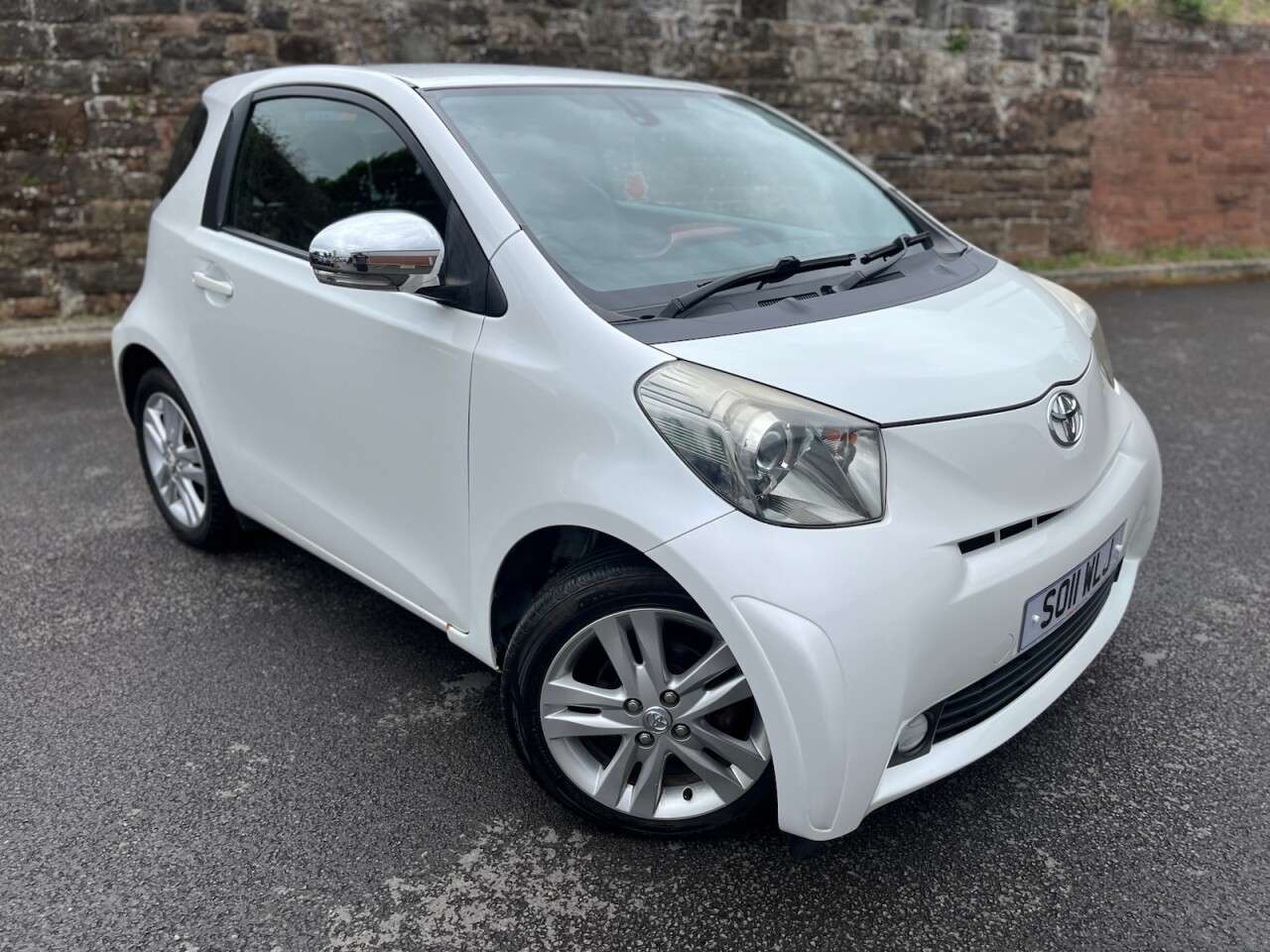 A 2011 TOYOTA IQ 1.33 Dual VVT-i 3 Hatchback 3dr Petrol Manual Euro 5 (s/s) (98 ps) A 2011 TOYOTA IQ 1.33 Dual VVT-i 3 Hatchback 3dr Petrol Manual Euro 5 (s/s) (98 ps)