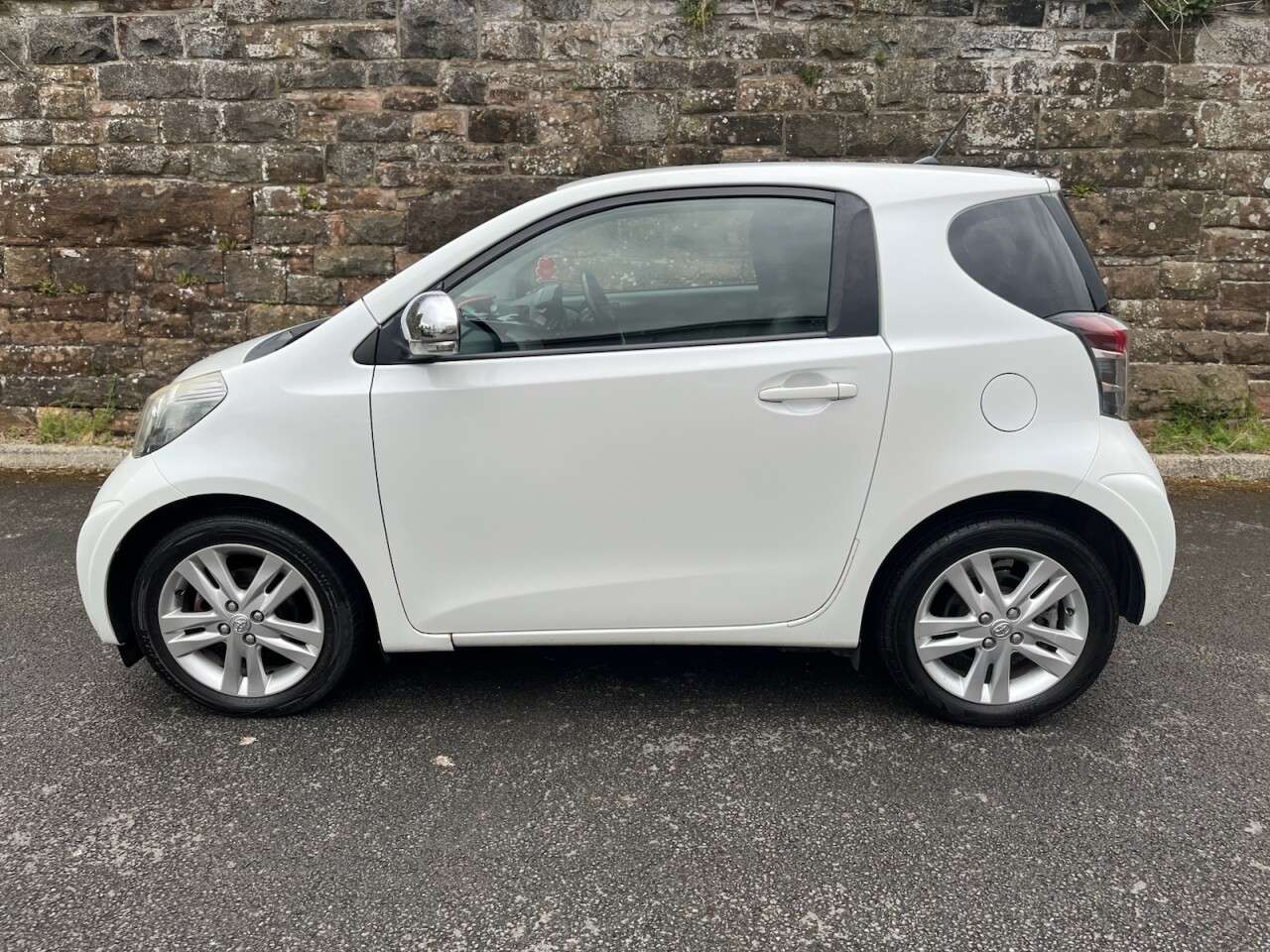 2011 TOYOTA IQ 2011 TOYOTA IQ