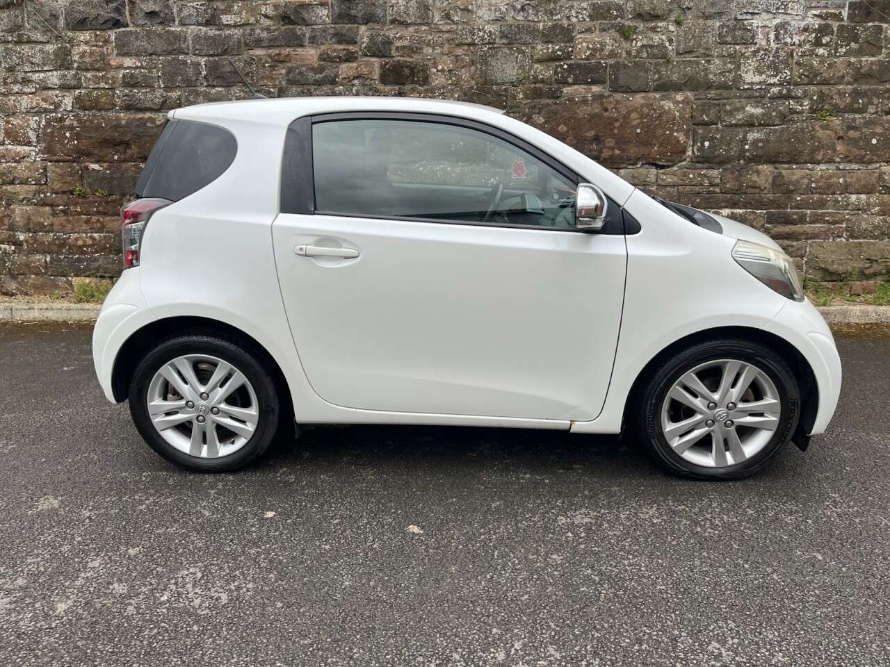 2011 TOYOTA IQ 2011 TOYOTA IQ