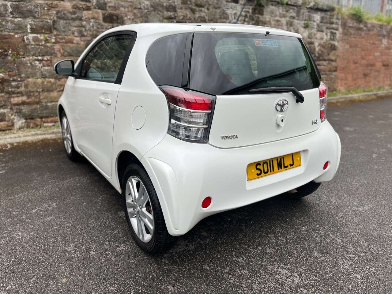 2011 TOYOTA IQ 2011 TOYOTA IQ