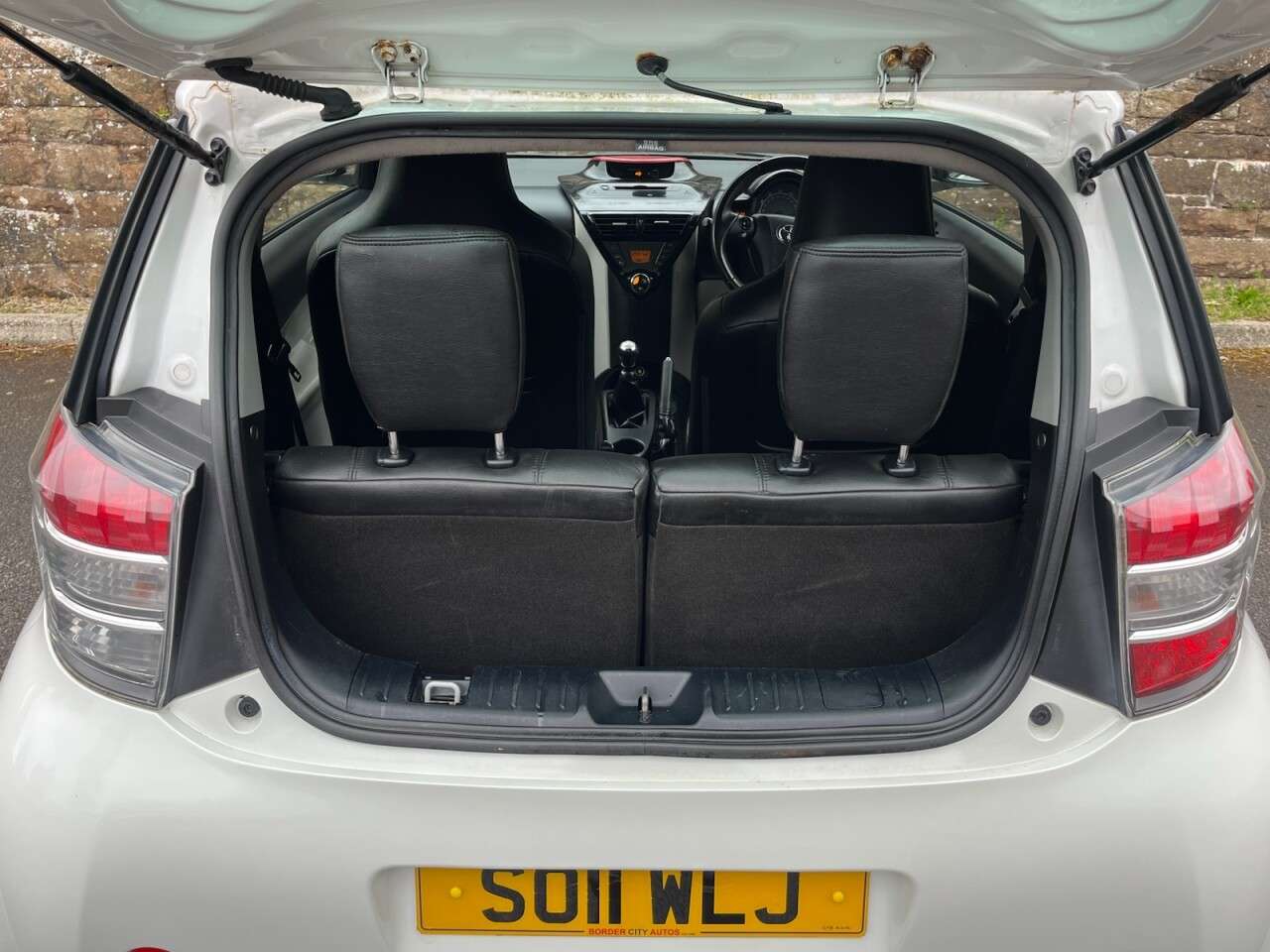 2011 TOYOTA IQ 2011 TOYOTA IQ