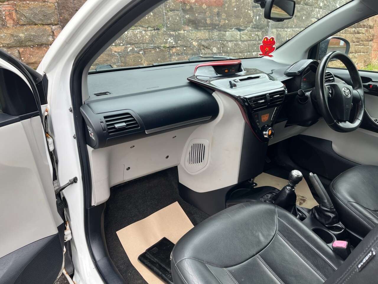 2011 TOYOTA IQ 2011 TOYOTA IQ