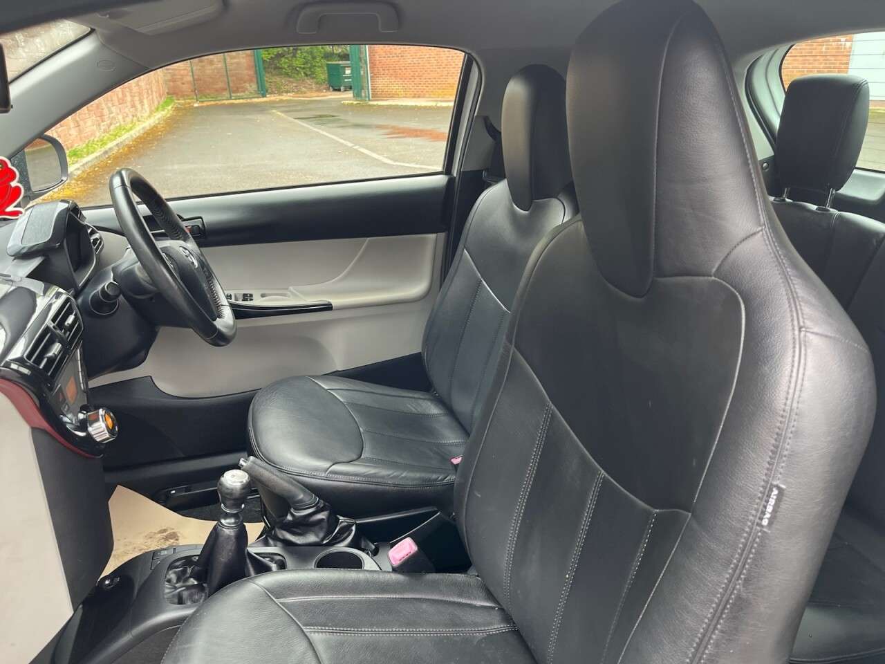 2011 TOYOTA IQ 2011 TOYOTA IQ