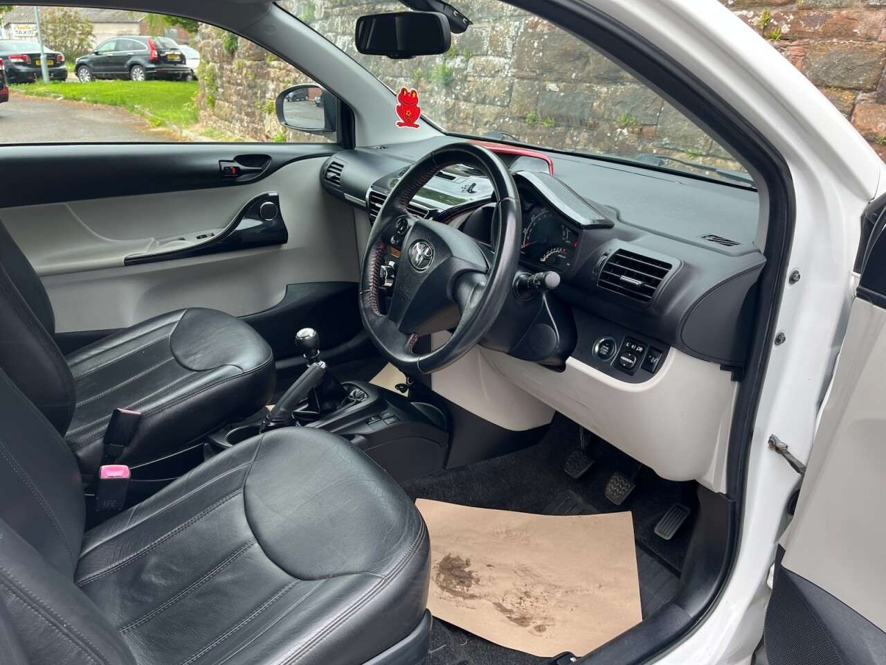 2011 TOYOTA IQ 2011 TOYOTA IQ