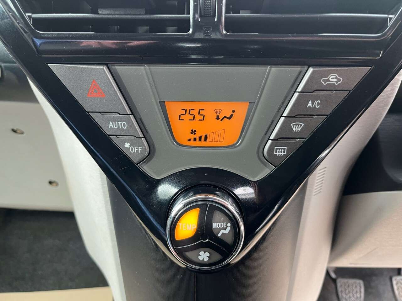 2011 TOYOTA IQ 2011 TOYOTA IQ