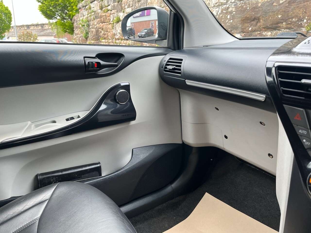 2011 TOYOTA IQ 2011 TOYOTA IQ