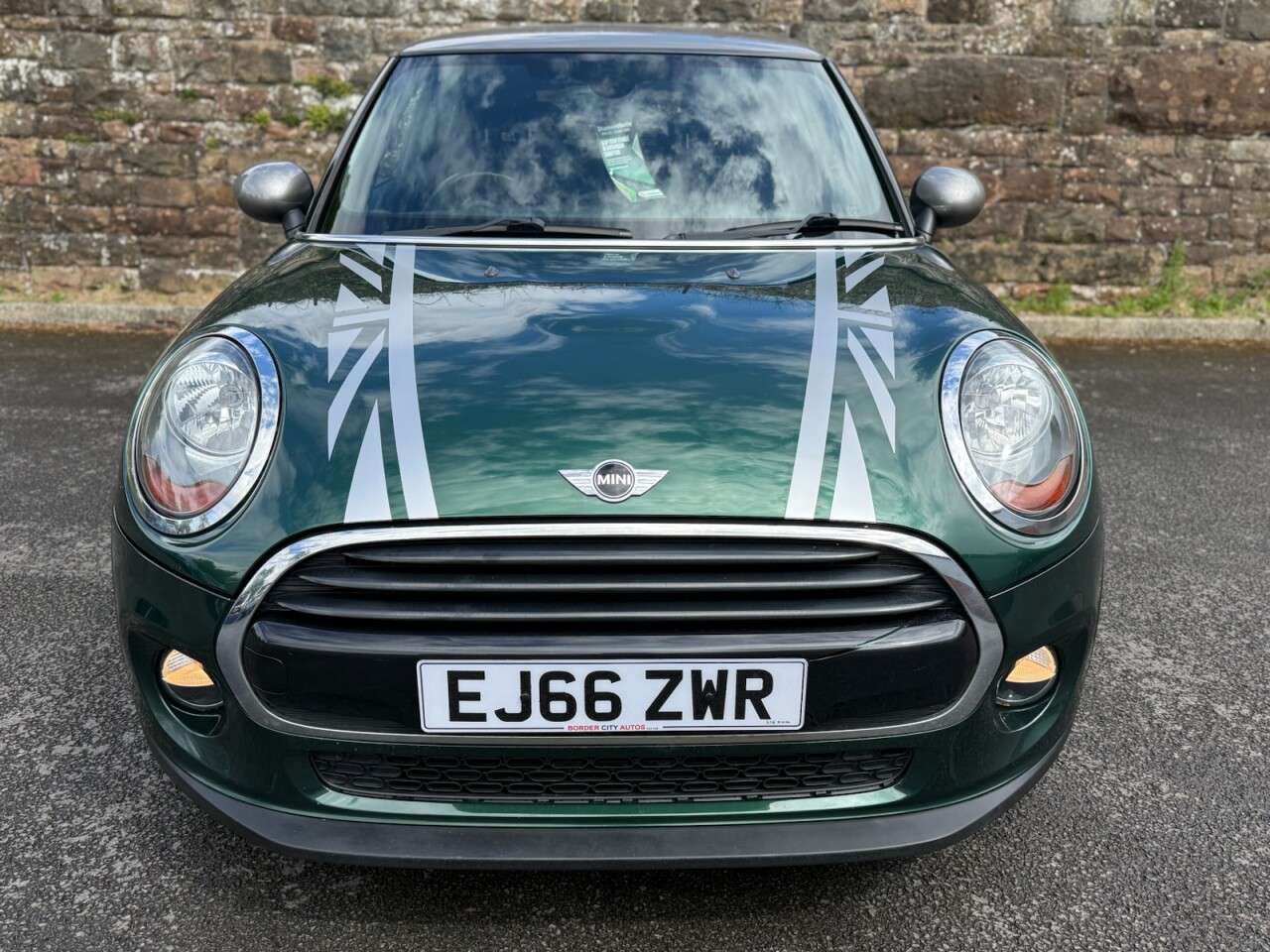 A 2016 MINI HATCH 1.5 Cooper Seven Hatchback 3dr Petrol Manual Euro 6 (s/s) (136 ps) A 2016 MINI HATCH 1.5 Cooper Seven Hatchback 3dr Petrol Manual Euro 6 (s/s) (136 ps)