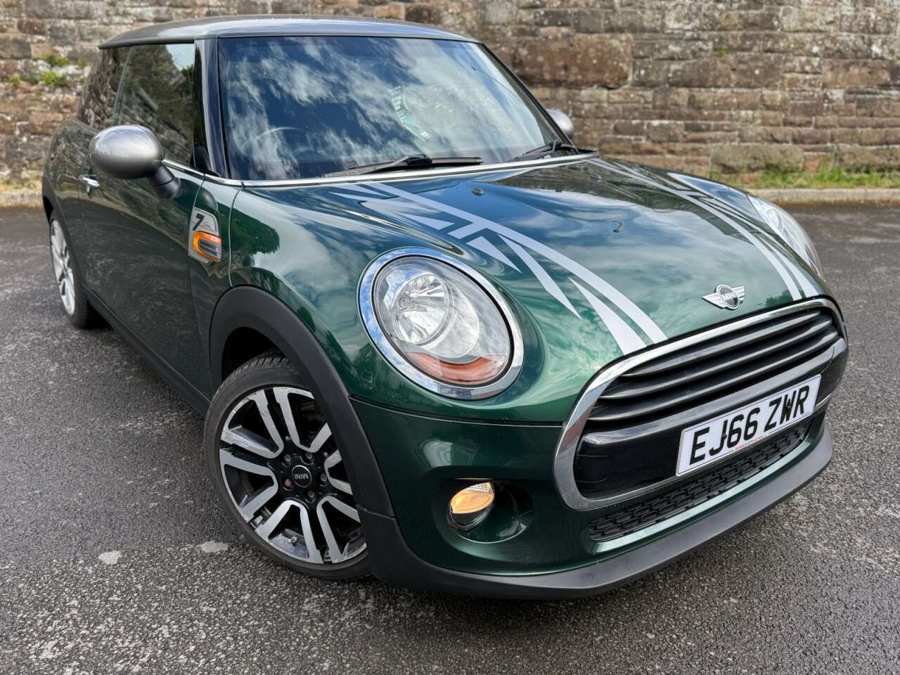 A 2016 MINI HATCH 1.5 Cooper Seven Hatchback 3dr Petrol Manual Euro 6 (s/s) (136 ps) A 2016 MINI HATCH 1.5 Cooper Seven Hatchback 3dr Petrol Manual Euro 6 (s/s) (136 ps)