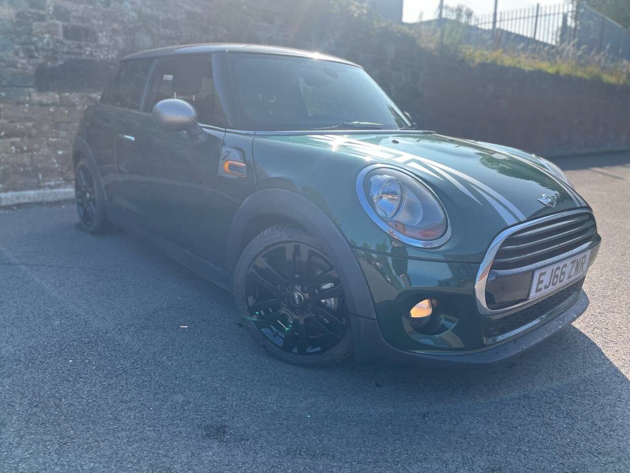 A 2016 MINI HATCH 1.5 Cooper Seven Hatchback 3dr Petrol Manual Euro 6 (s/s) (136 ps) A 2016 MINI HATCH 1.5 Cooper Seven Hatchback 3dr Petrol Manual Euro 6 (s/s) (136 ps)