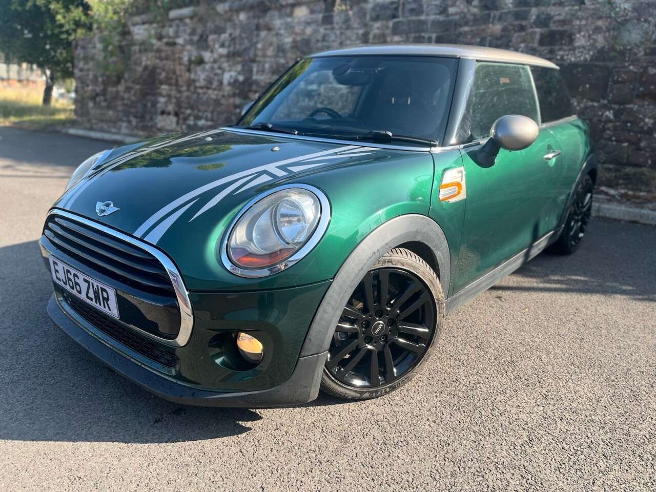 A 2016 MINI HATCH 1.5 Cooper Seven Hatchback 3dr Petrol Manual Euro 6 (s/s) (136 ps) A 2016 MINI HATCH 1.5 Cooper Seven Hatchback 3dr Petrol Manual Euro 6 (s/s) (136 ps)