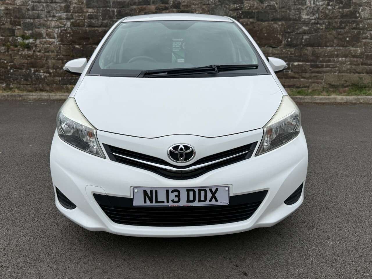 A 2013 TOYOTA YARIS 1.33 Dual VVT-i TR Hatchback 5dr Petrol Manual Euro 5 (101 ps) A 2013 TOYOTA YARIS 1.33 Dual VVT-i TR Hatchback 5dr Petrol Manual Euro 5 (101 ps)
