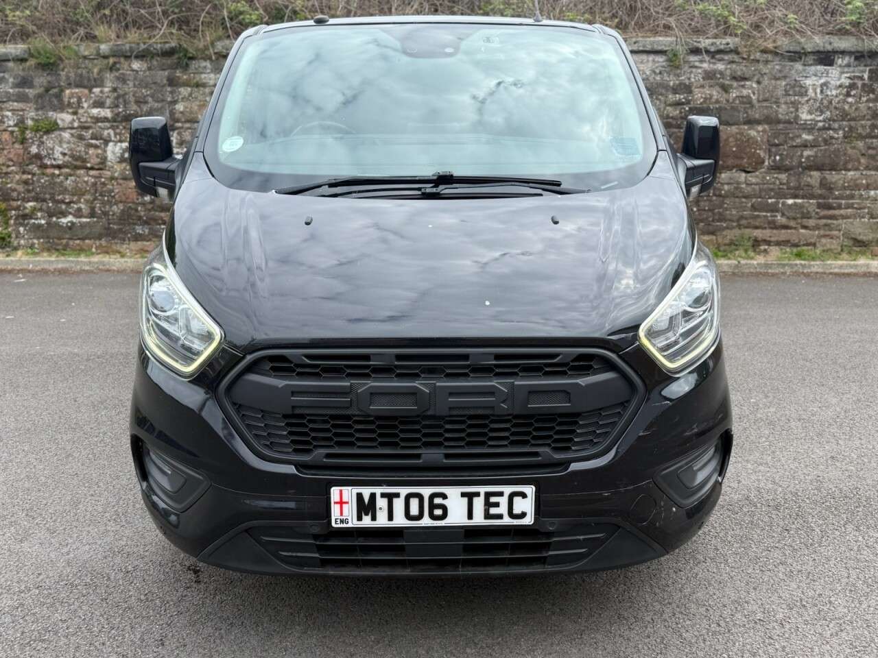 A 2019 FORD TRANSIT CUSTOM 2.0 300 EcoBlue Limited CREW CAB Van 5dr Diesel Manual L2 H1 Euro 6 (130 ps A 2019 FORD TRANSIT CUSTOM 2.0 300 EcoBlue Limited CREW CAB Van 5dr Diesel Manual L2 H1 Euro 6 (130 ps