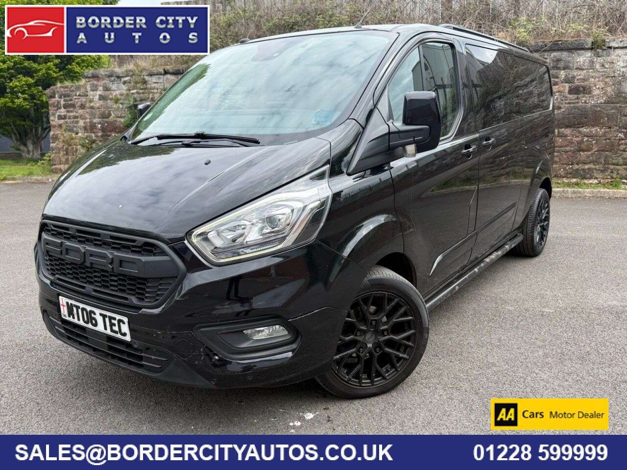 A 2019 FORD TRANSIT CUSTOM 2.0 300 EcoBlue Limited CREW CAB Van 5dr Diesel Manual L2 H1 Euro 6 (130 ps A 2019 FORD TRANSIT CUSTOM 2.0 300 EcoBlue Limited CREW CAB Van 5dr Diesel Manual L2 H1 Euro 6 (130 ps