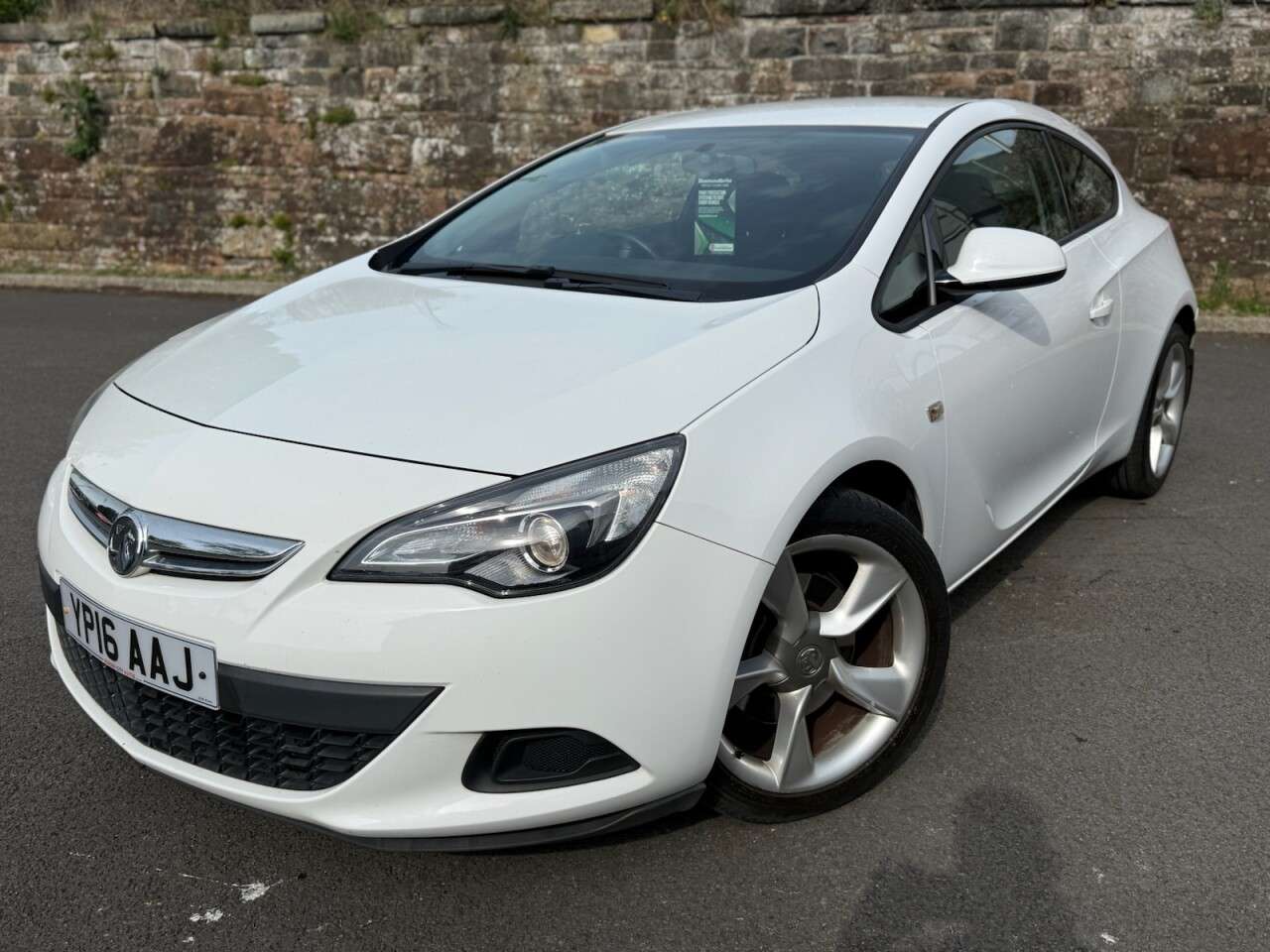 A 2016 VAUXHALL ASTRA GTC 1.4i Turbo Sport Coupe 3dr Petrol Manual Euro 6 (s/s) (120 ps) A 2016 VAUXHALL ASTRA GTC 1.4i Turbo Sport Coupe 3dr Petrol Manual Euro 6 (s/s) (120 ps)