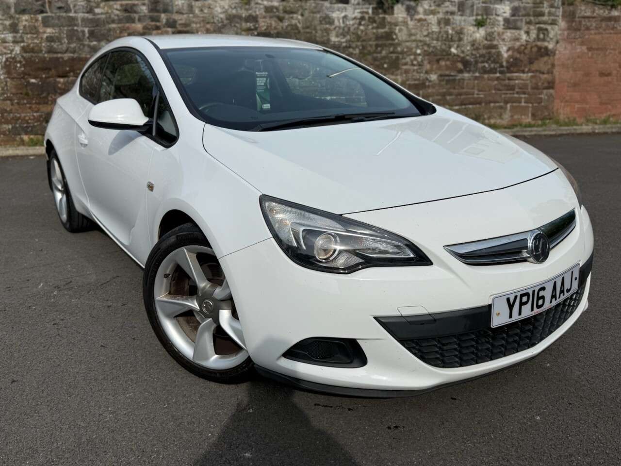 A 2016 VAUXHALL ASTRA GTC 1.4i Turbo Sport Coupe 3dr Petrol Manual Euro 6 (s/s) (120 ps) A 2016 VAUXHALL ASTRA GTC 1.4i Turbo Sport Coupe 3dr Petrol Manual Euro 6 (s/s) (120 ps)