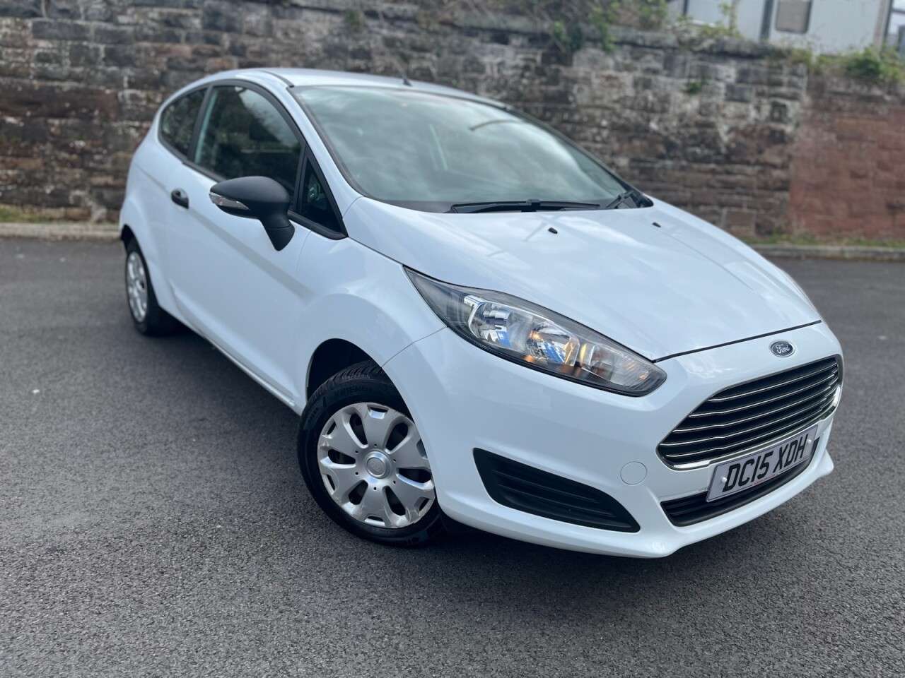 A 2015 FORD FIESTA 1.25 Studio Hatchback 3dr Petrol Manual Euro 5 (60 ps) A 2015 FORD FIESTA 1.25 Studio Hatchback 3dr Petrol Manual Euro 5 (60 ps)