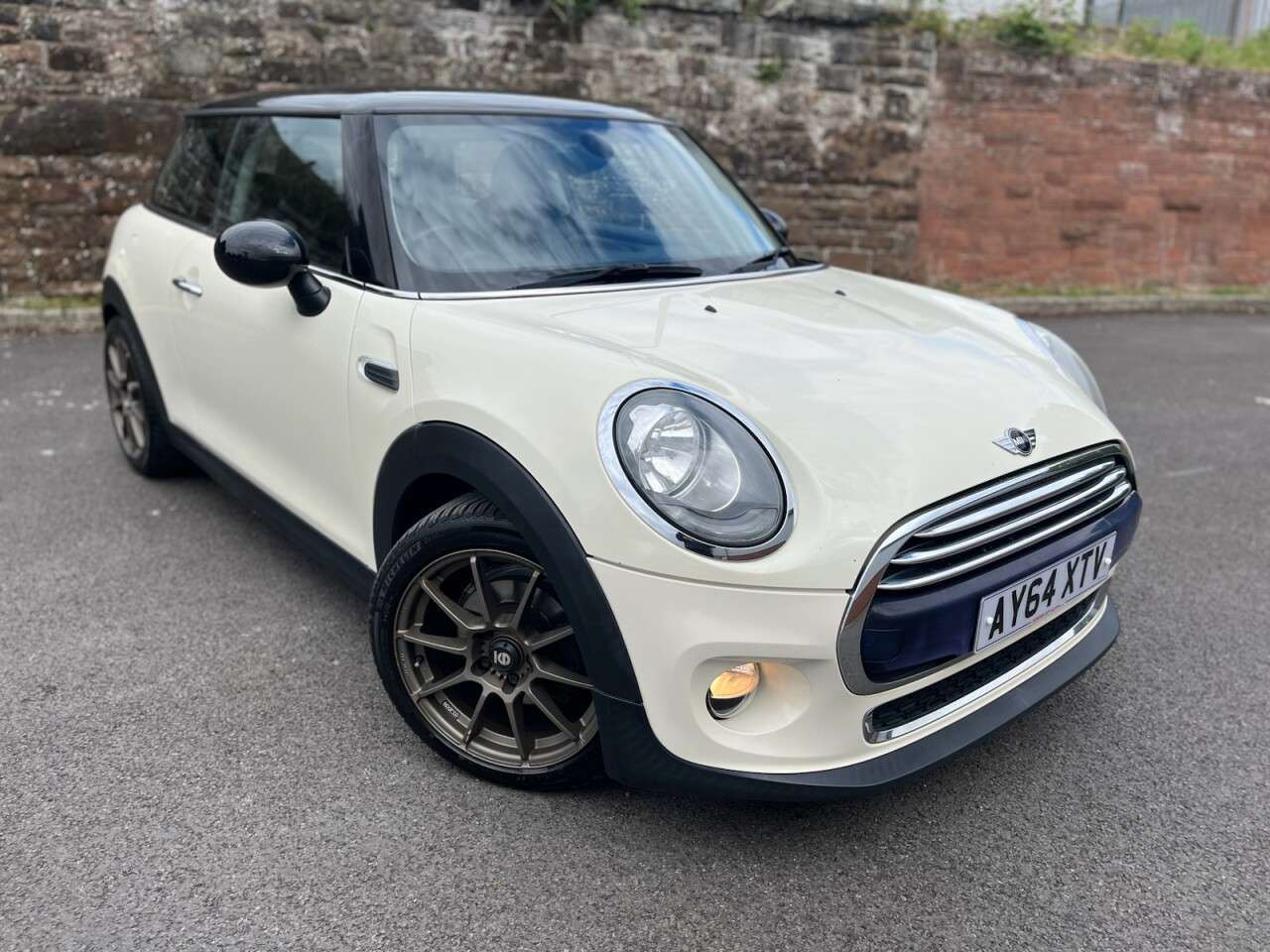 A 2014 MINI HATCH 1.5 Cooper D Hatchback 3dr Diesel Manual Euro 6 (s/s) (116 ps) A 2014 MINI HATCH 1.5 Cooper D Hatchback 3dr Diesel Manual Euro 6 (s/s) (116 ps)