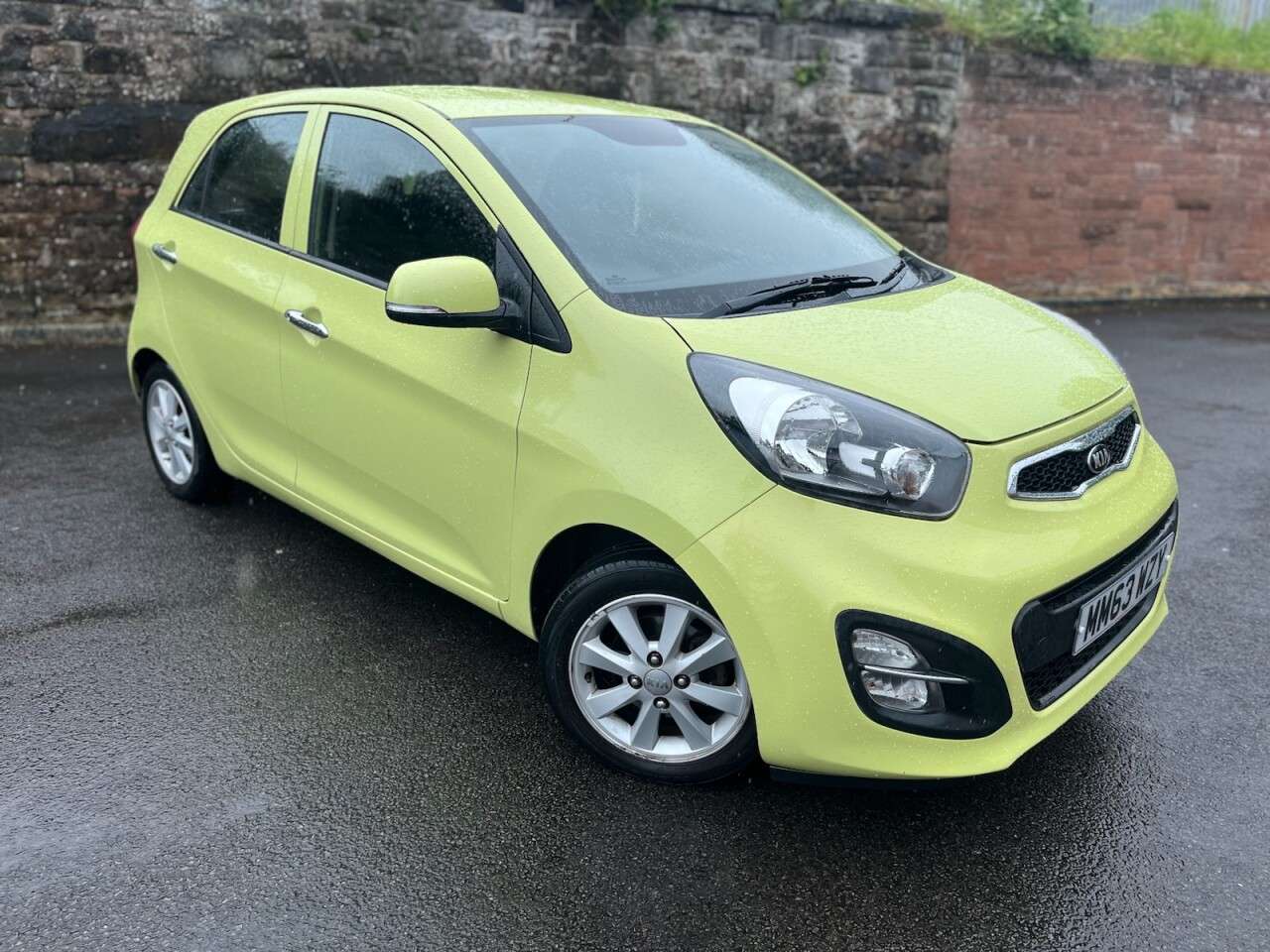 A 2014 KIA PICANTO 1.0 2 Hatchback 5dr Petrol Manual Euro 5 (68 bhp) A 2014 KIA PICANTO 1.0 2 Hatchback 5dr Petrol Manual Euro 5 (68 bhp)