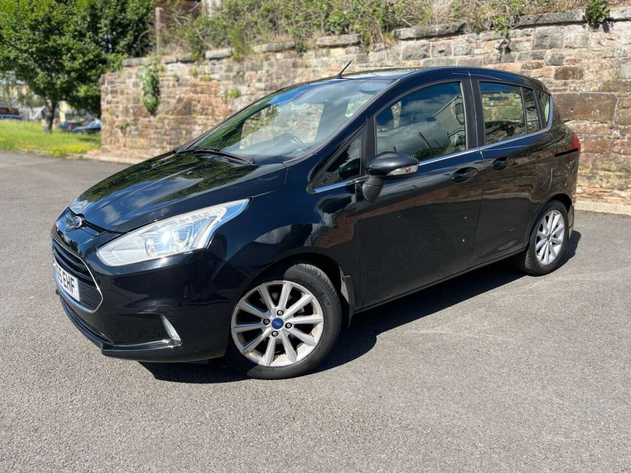 A 2015 FORD B-MAX 1.6 TDCi Titanium MPV 5dr Diesel Manual Euro 5 (95 ps) A 2015 FORD B-MAX 1.6 TDCi Titanium MPV 5dr Diesel Manual Euro 5 (95 ps)
