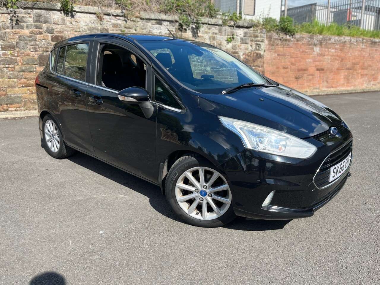 A 2015 FORD B-MAX 1.6 TDCi Titanium MPV 5dr Diesel Manual Euro 5 (95 ps) A 2015 FORD B-MAX 1.6 TDCi Titanium MPV 5dr Diesel Manual Euro 5 (95 ps)