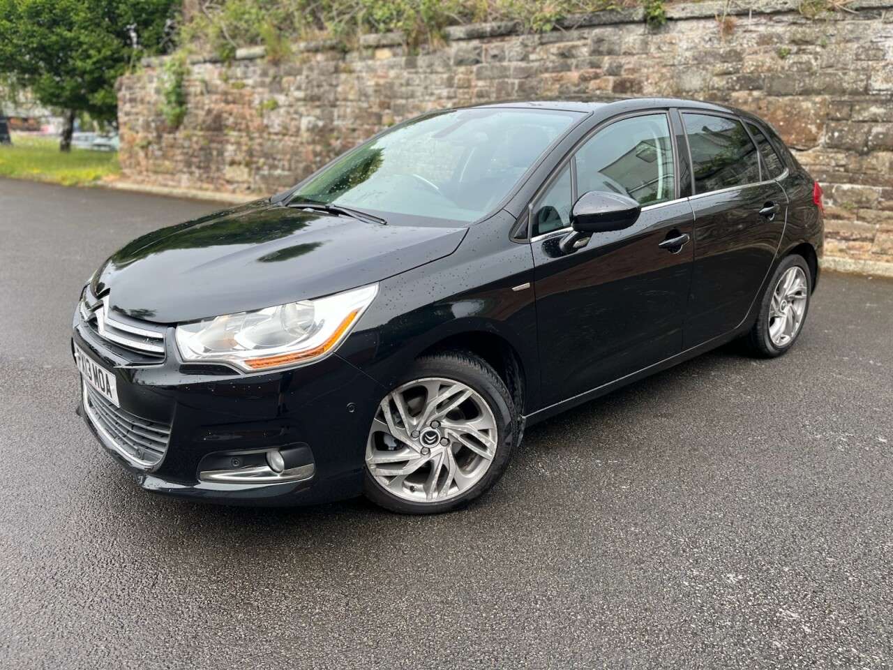 A 2013 CITROEN C4 1.6 HDi Exclusive Hatchback 5dr Diesel Manual Euro 5 (115 ps) A 2013 CITROEN C4 1.6 HDi Exclusive Hatchback 5dr Diesel Manual Euro 5 (115 ps)