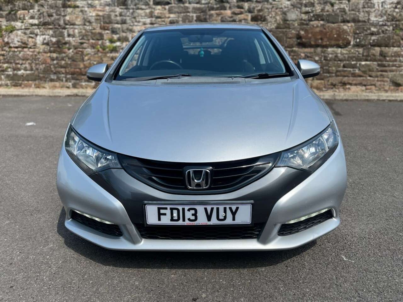 A 2013 HONDA CIVIC 1.8 i-VTEC Ti Hatchback 5dr Petrol Manual Euro 5 (s/s) (142 ps) A 2013 HONDA CIVIC 1.8 i-VTEC Ti Hatchback 5dr Petrol Manual Euro 5 (s/s) (142 ps)