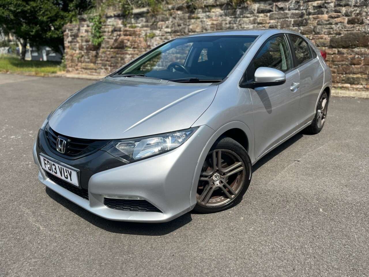 A 2013 HONDA CIVIC 1.8 i-VTEC Ti Hatchback 5dr Petrol Manual Euro 5 (s/s) (142 ps) A 2013 HONDA CIVIC 1.8 i-VTEC Ti Hatchback 5dr Petrol Manual Euro 5 (s/s) (142 ps)