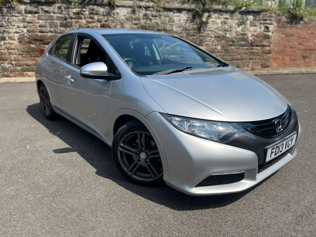 A 2013 HONDA CIVIC 1.8 i-VTEC Ti Hatchback 5dr Petrol Manual Euro 5 (s/s) (142 ps) A 2013 HONDA CIVIC 1.8 i-VTEC Ti Hatchback 5dr Petrol Manual Euro 5 (s/s) (142 ps)