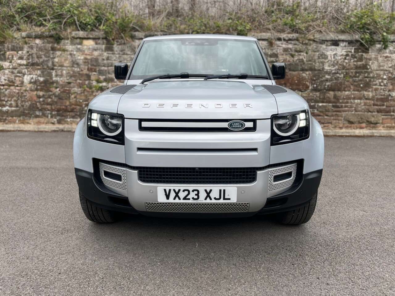 A 2023 LAND ROVER DEFENDER 3.0 D250 MHEV Hard Top SUV 3dr Diesel Auto 4WD SWB Euro 6 (s/s) (250 ps) A 2023 LAND ROVER DEFENDER 3.0 D250 MHEV Hard Top SUV 3dr Diesel Auto 4WD SWB Euro 6 (s/s) (250 ps)