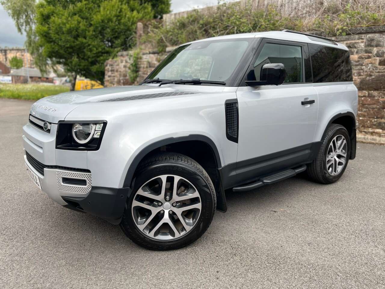 A 2023 LAND ROVER DEFENDER 3.0 D250 MHEV Hard Top SUV 3dr Diesel Auto 4WD SWB Euro 6 (s/s) (250 ps) A 2023 LAND ROVER DEFENDER 3.0 D250 MHEV Hard Top SUV 3dr Diesel Auto 4WD SWB Euro 6 (s/s) (250 ps)