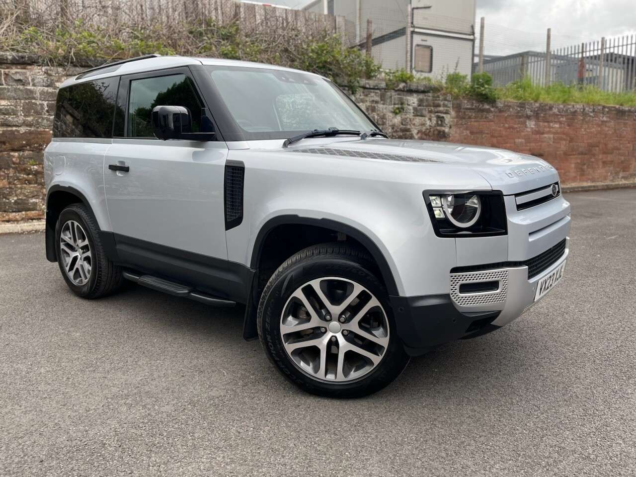 A 2023 LAND ROVER DEFENDER 3.0 D250 MHEV Hard Top SUV 3dr Diesel Auto 4WD SWB Euro 6 (s/s) (250 ps) A 2023 LAND ROVER DEFENDER 3.0 D250 MHEV Hard Top SUV 3dr Diesel Auto 4WD SWB Euro 6 (s/s) (250 ps)