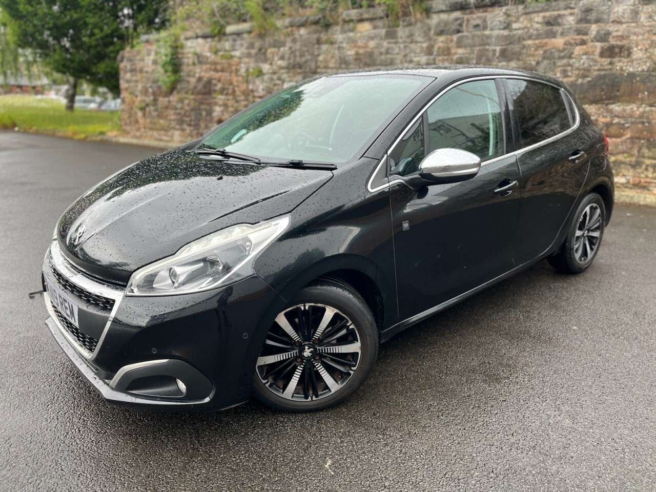 A 2019 PEUGEOT 208 1.5 BlueHDi Tech Edition Hatchback 5dr Diesel Manual Euro 6 (s/s) (100 ps) A 2019 PEUGEOT 208 1.5 BlueHDi Tech Edition Hatchback 5dr Diesel Manual Euro 6 (s/s) (100 ps)