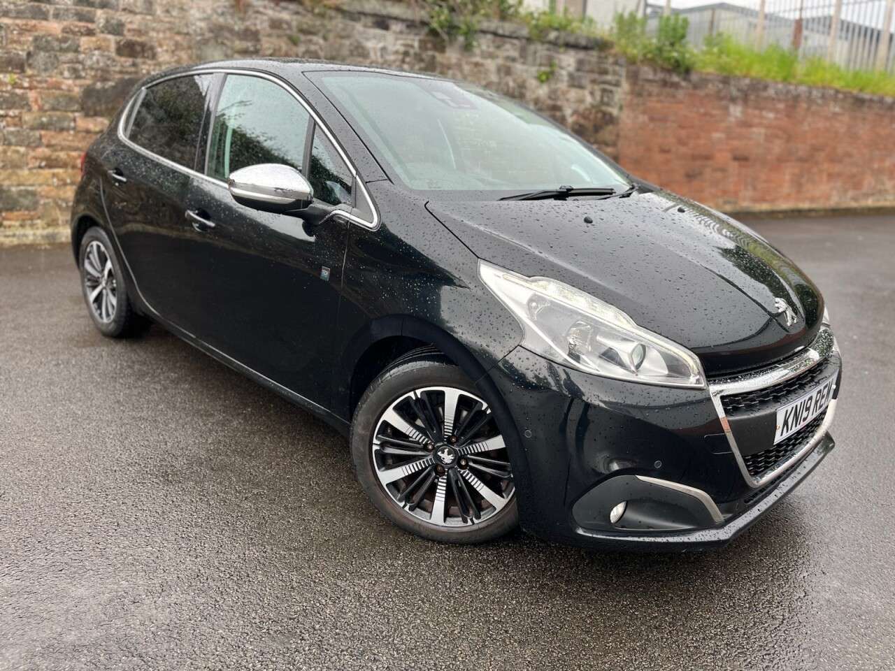 A 2019 PEUGEOT 208 1.5 BlueHDi Tech Edition Hatchback 5dr Diesel Manual Euro 6 (s/s) (100 ps) A 2019 PEUGEOT 208 1.5 BlueHDi Tech Edition Hatchback 5dr Diesel Manual Euro 6 (s/s) (100 ps)