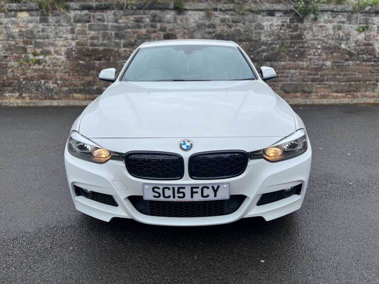 A 2015 BMW 3 SERIES 2.0 320i M Sport Saloon 4dr Petrol Manual Euro 6 (s/s) (184 ps) A 2015 BMW 3 SERIES 2.0 320i M Sport Saloon 4dr Petrol Manual Euro 6 (s/s) (184 ps)