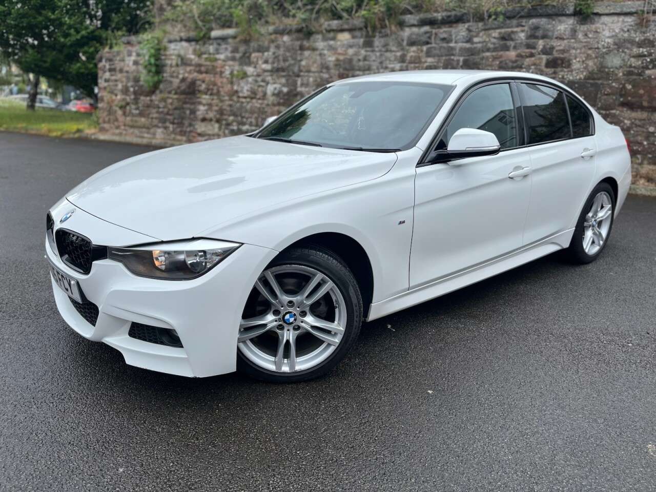A 2015 BMW 3 SERIES 2.0 320i M Sport Saloon 4dr Petrol Manual Euro 6 (s/s) (184 ps) A 2015 BMW 3 SERIES 2.0 320i M Sport Saloon 4dr Petrol Manual Euro 6 (s/s) (184 ps)