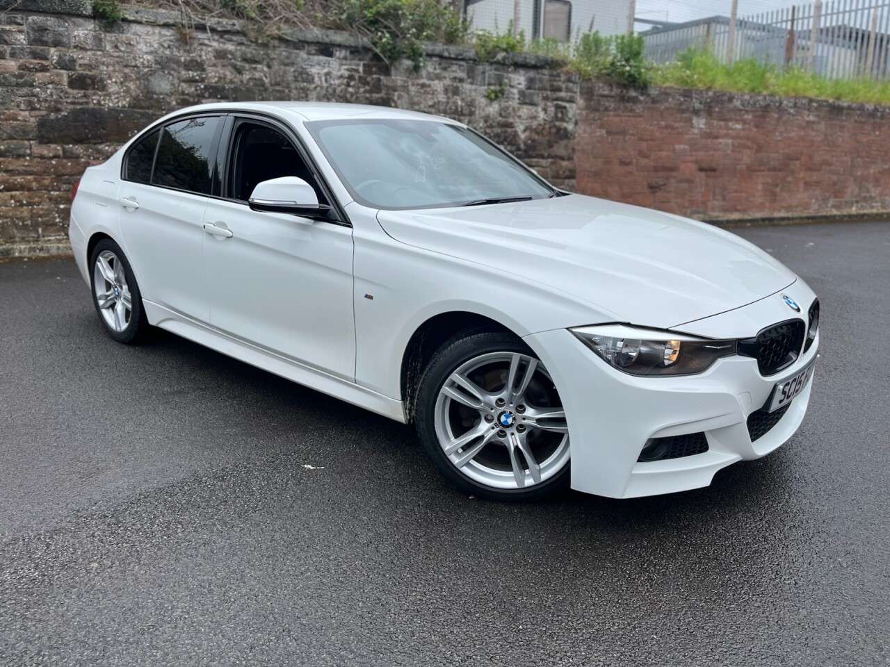A 2015 BMW 3 SERIES 2.0 320i M Sport Saloon 4dr Petrol Manual Euro 6 (s/s) (184 ps) A 2015 BMW 3 SERIES 2.0 320i M Sport Saloon 4dr Petrol Manual Euro 6 (s/s) (184 ps)
