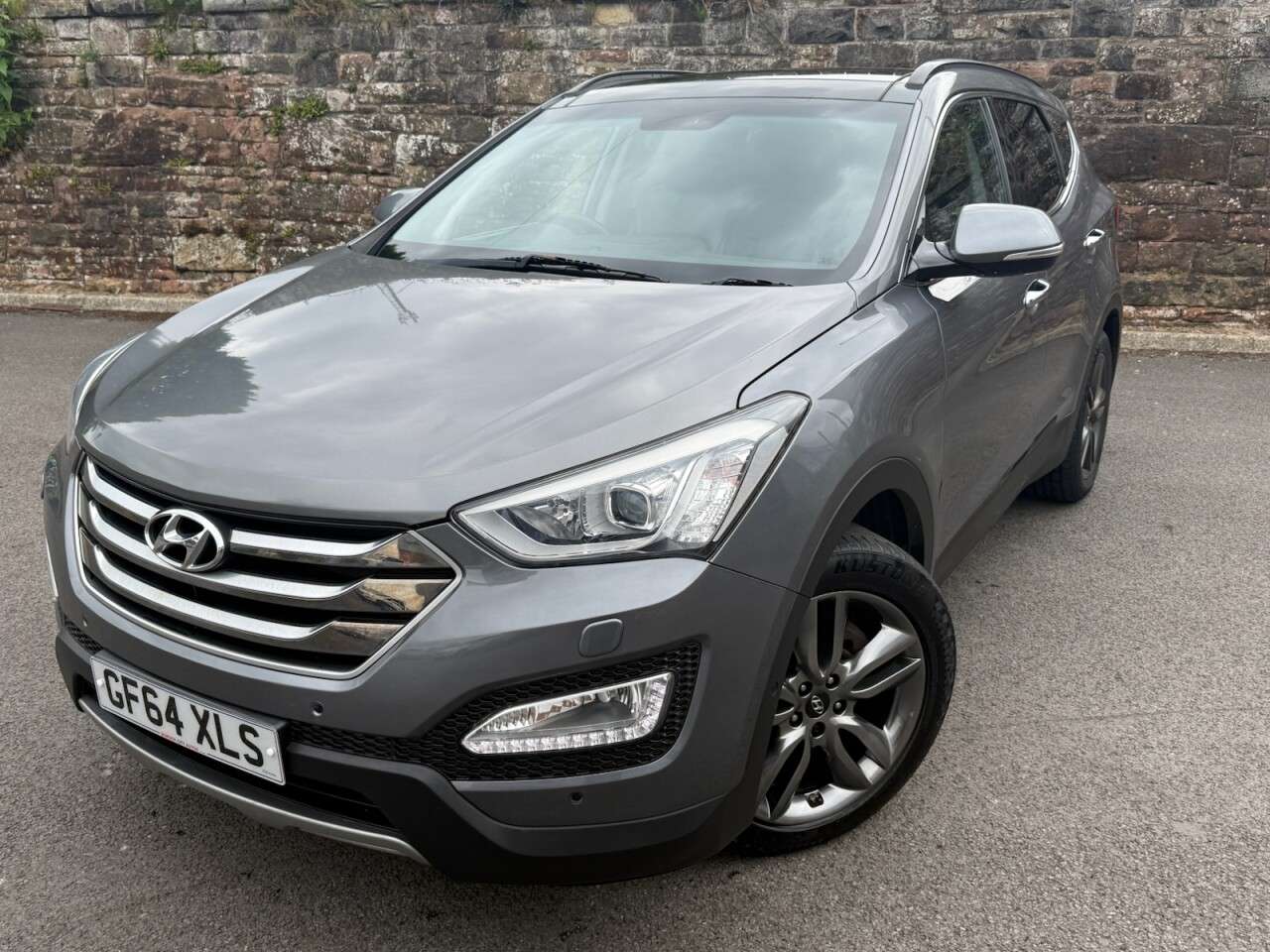 A 2014 HYUNDAI SANTA FE 2.2 CRDi Premium SE SUV 5dr Diesel Manual 4WD Euro 5 (7 seat) (194 bhp) A 2014 HYUNDAI SANTA FE 2.2 CRDi Premium SE SUV 5dr Diesel Manual 4WD Euro 5 (7 seat) (194 bhp)