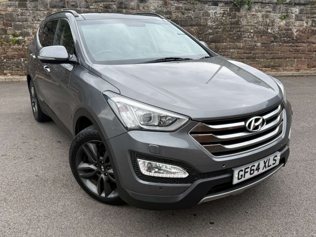 A 2014 HYUNDAI SANTA FE 2.2 CRDi Premium SE SUV 5dr Diesel Manual 4WD Euro 5 (7 seat) (194 bhp) A 2014 HYUNDAI SANTA FE 2.2 CRDi Premium SE SUV 5dr Diesel Manual 4WD Euro 5 (7 seat) (194 bhp)