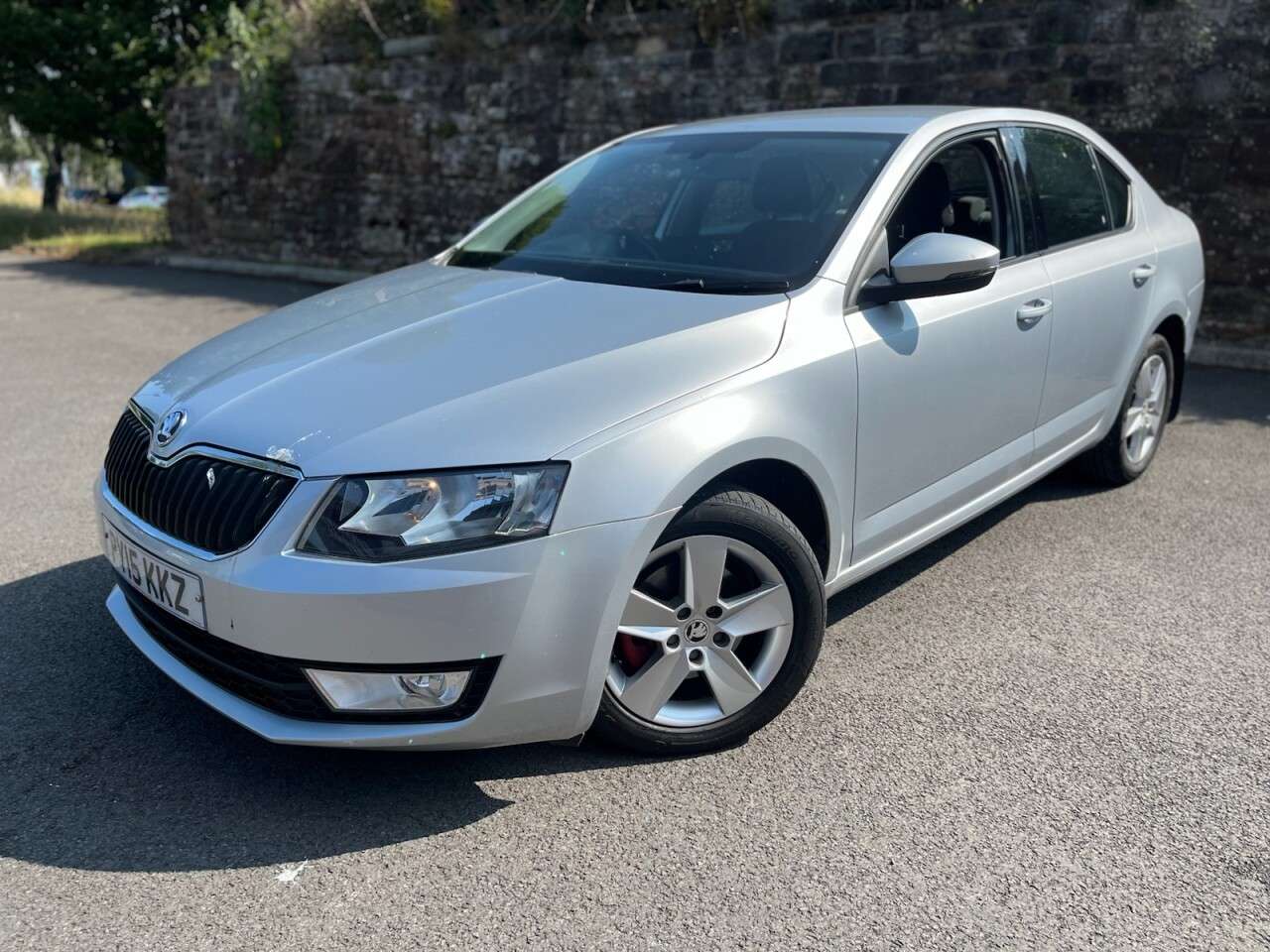 A 2015 SKODA OCTAVIA 2.0 TDI SE Hatchback 5dr Diesel DSG Euro 6 (s/s) (150 ps) A 2015 SKODA OCTAVIA 2.0 TDI SE Hatchback 5dr Diesel DSG Euro 6 (s/s) (150 ps)