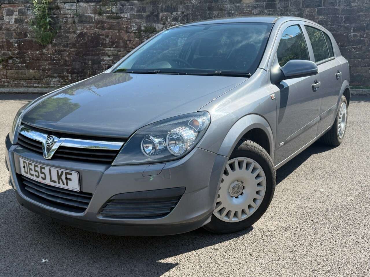 A 2005 VAUXHALL ASTRA 1.4i 16v Life Hatchback 5dr Petrol Manual (151 g/km, 89 bhp) A 2005 VAUXHALL ASTRA 1.4i 16v Life Hatchback 5dr Petrol Manual (151 g/km, 89 bhp)