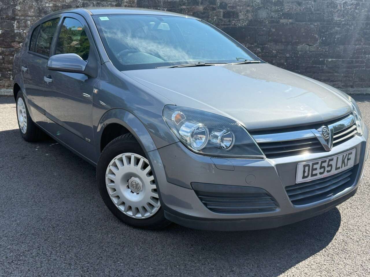 A 2005 VAUXHALL ASTRA 1.4i 16v Life Hatchback 5dr Petrol Manual (151 g/km, 89 bhp) A 2005 VAUXHALL ASTRA 1.4i 16v Life Hatchback 5dr Petrol Manual (151 g/km, 89 bhp)
