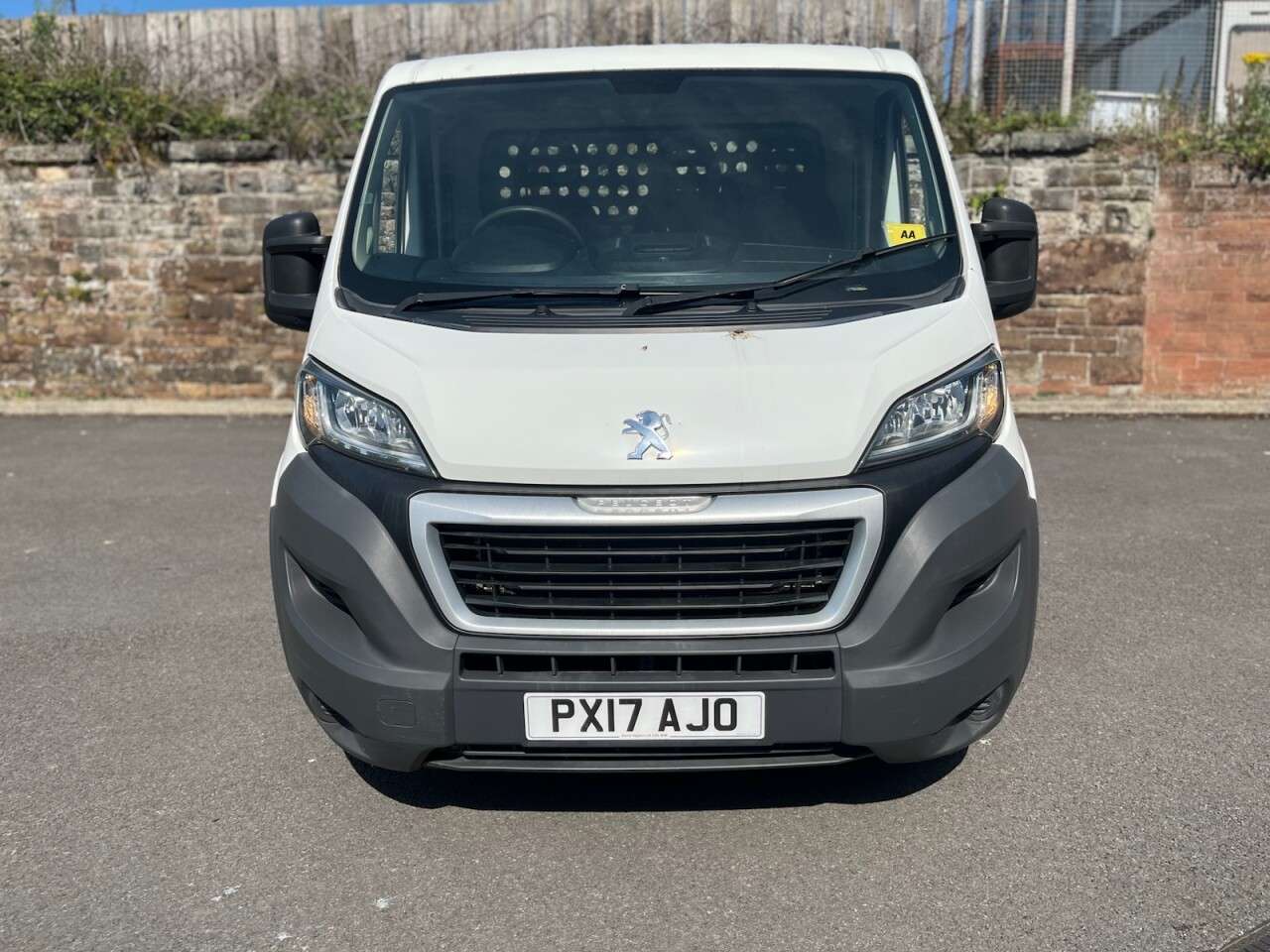 A 2017 PEUGEOT BOXER 2.2 HDi 335 Chassis Cab 4dr Diesel Manual FWD L3 (226 g/km, 130 bhp) A 2017 PEUGEOT BOXER 2.2 HDi 335 Chassis Cab 4dr Diesel Manual FWD L3 (226 g/km, 130 bhp)