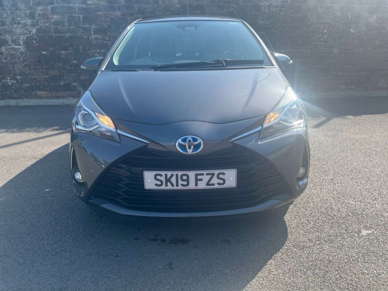 A 2019 TOYOTA YARIS 1.5 VVT-h Icon Tech Hatchback 5dr Petrol Hybrid E-CVT Euro 6 (s/s) (100 ps) A 2019 TOYOTA YARIS 1.5 VVT-h Icon Tech Hatchback 5dr Petrol Hybrid E-CVT Euro 6 (s/s) (100 ps)