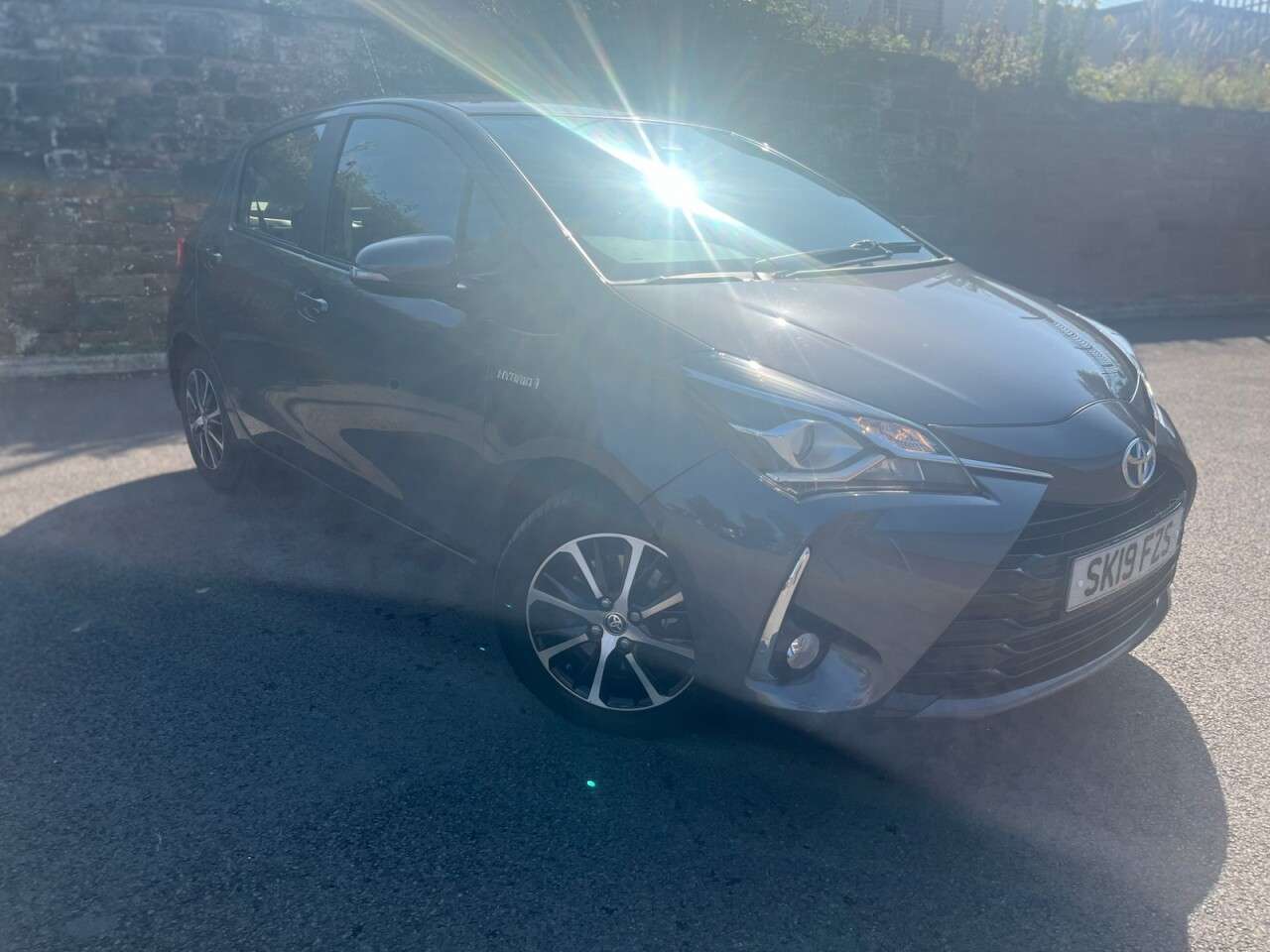 A 2019 TOYOTA YARIS 1.5 VVT-h Icon Tech Hatchback 5dr Petrol Hybrid E-CVT Euro 6 (s/s) (100 ps) A 2019 TOYOTA YARIS 1.5 VVT-h Icon Tech Hatchback 5dr Petrol Hybrid E-CVT Euro 6 (s/s) (100 ps)