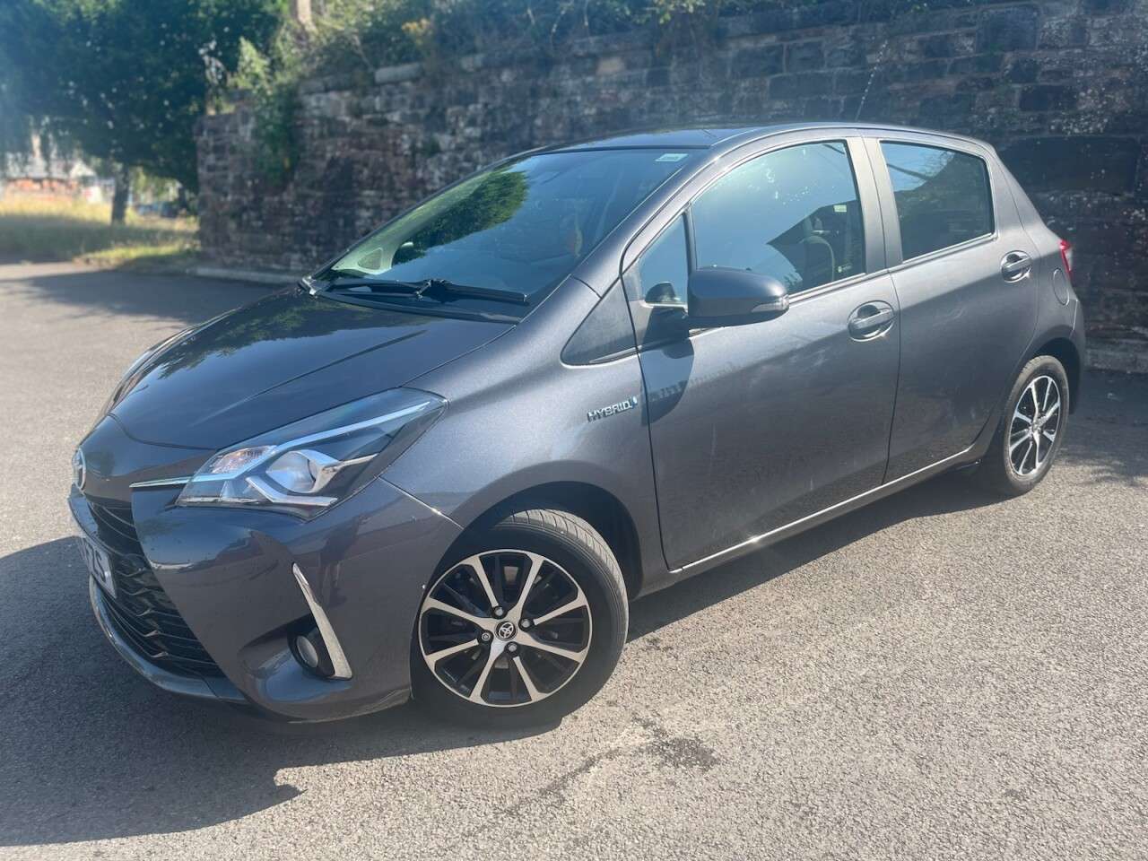 A 2019 TOYOTA YARIS 1.5 VVT-h Icon Tech Hatchback 5dr Petrol Hybrid E-CVT Euro 6 (s/s) (100 ps) A 2019 TOYOTA YARIS 1.5 VVT-h Icon Tech Hatchback 5dr Petrol Hybrid E-CVT Euro 6 (s/s) (100 ps)
