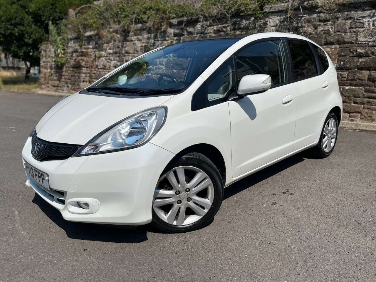 A 2013 HONDA JAZZ 1.4 i-VTEC EX Hatchback 5dr Petrol CVT Euro 5 (99 ps) A 2013 HONDA JAZZ 1.4 i-VTEC EX Hatchback 5dr Petrol CVT Euro 5 (99 ps)