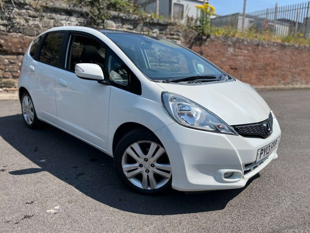 A 2013 HONDA JAZZ 1.4 i-VTEC EX Hatchback 5dr Petrol CVT Euro 5 (99 ps) A 2013 HONDA JAZZ 1.4 i-VTEC EX Hatchback 5dr Petrol CVT Euro 5 (99 ps)