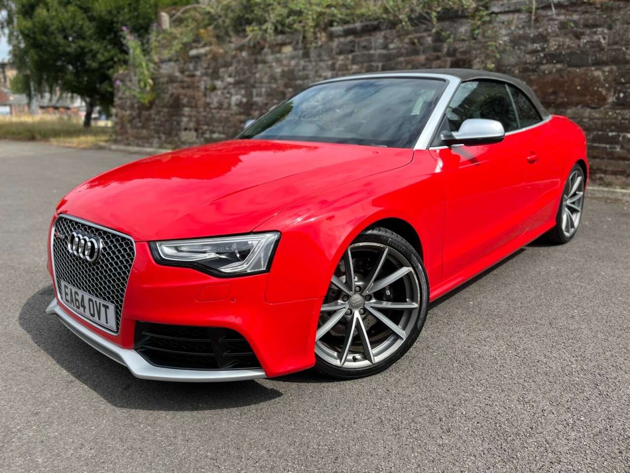 A 2014 AUDI RS5 4.2 FSI V8 Cabriolet 2dr Petrol S Tronic quattro Euro 5 (450 ps) (CAT-S) A 2014 AUDI RS5 4.2 FSI V8 Cabriolet 2dr Petrol S Tronic quattro Euro 5 (450 ps) (CAT-S)